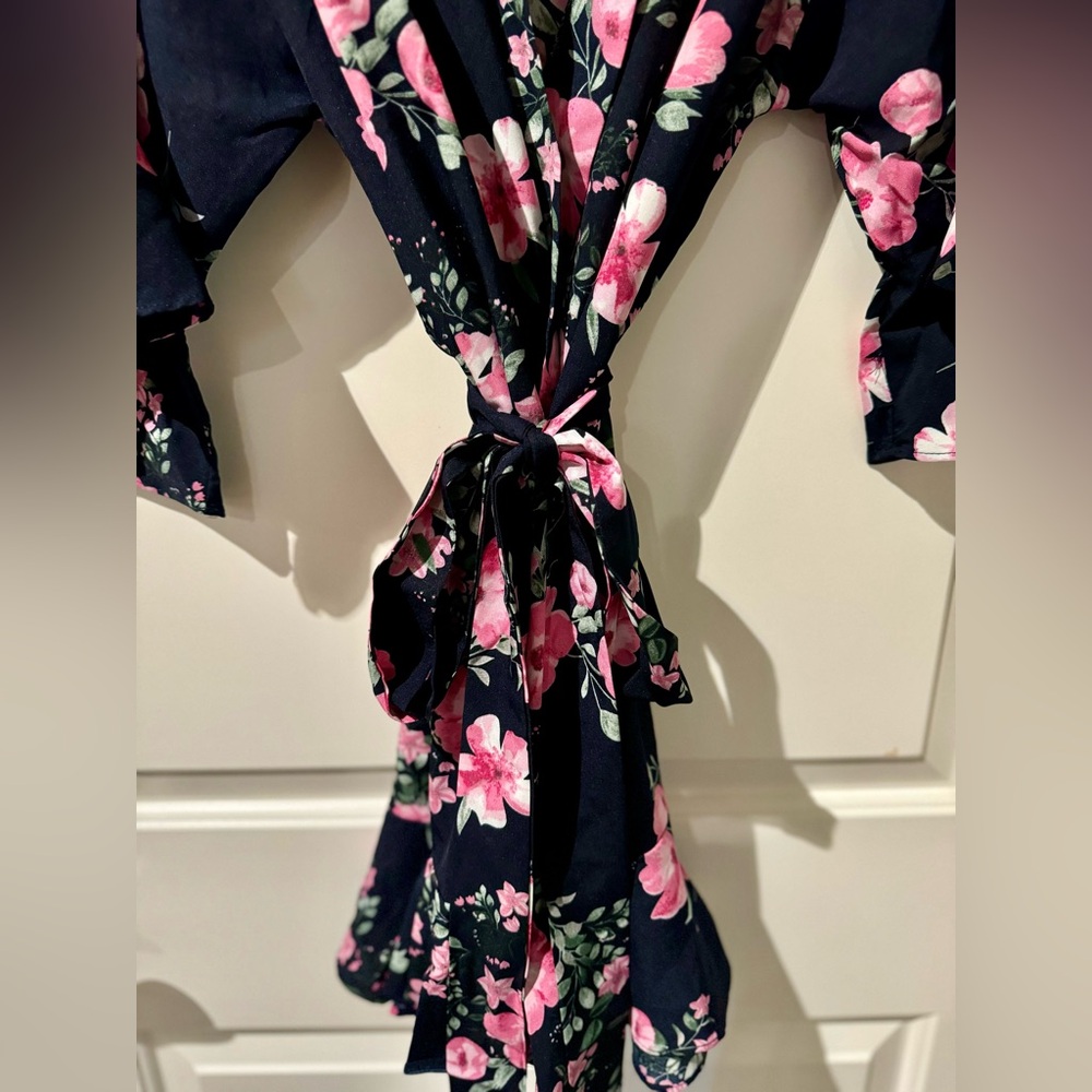 *NWOT* Birdy Grey Floral Robe - Picture 9 of 9